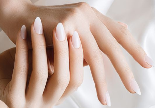 The Ultimate Guide to Manicures: Choosing Between Natural, Gel, and Deluxe Treatments